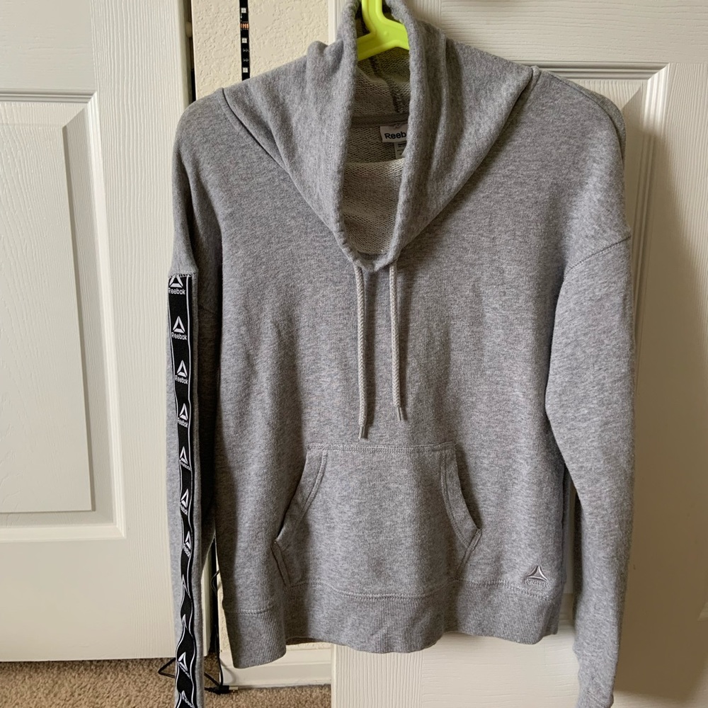 GREY REEBOK SWEATSHIRT